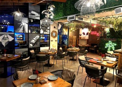 Fotografía de interior de noche del restaurante Mira Ibiza